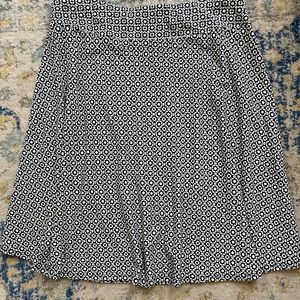 Talbots size L pull on skirt black and white